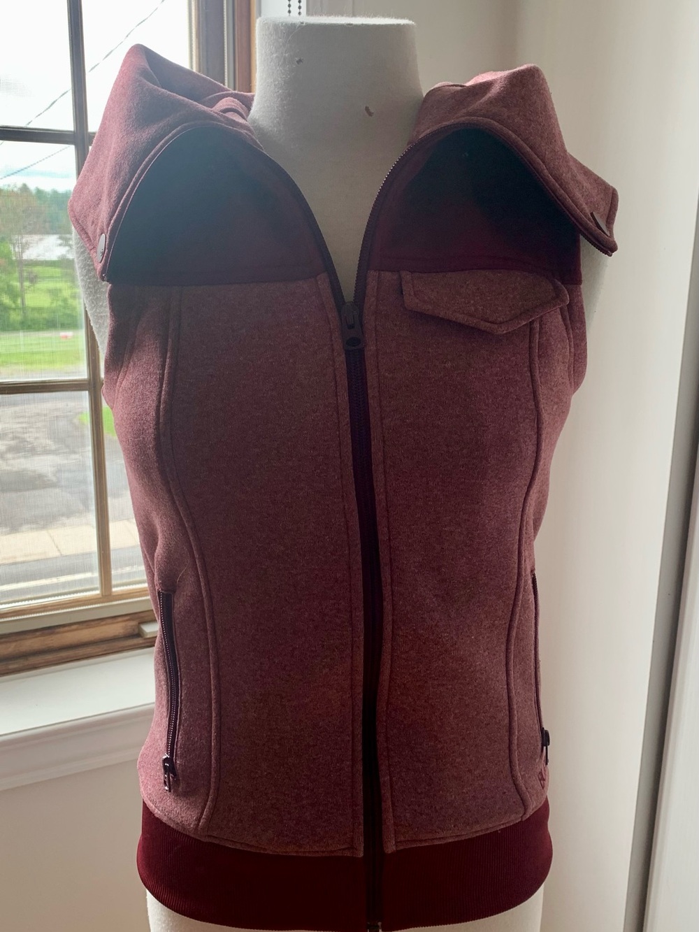 Burton Hooded Vest in Wine Red